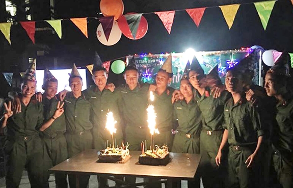 Một buổi sinh nhật đồng đội của Chi đoàn Đại đội 10, Liên chi đoàn Tiểu đoàn 3 được tổ chức trước khi dịch Covid-19 bùng phát.